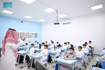 مكة تخطو نحو المستقبل: تعزيز القيم في 2496 مدرسة