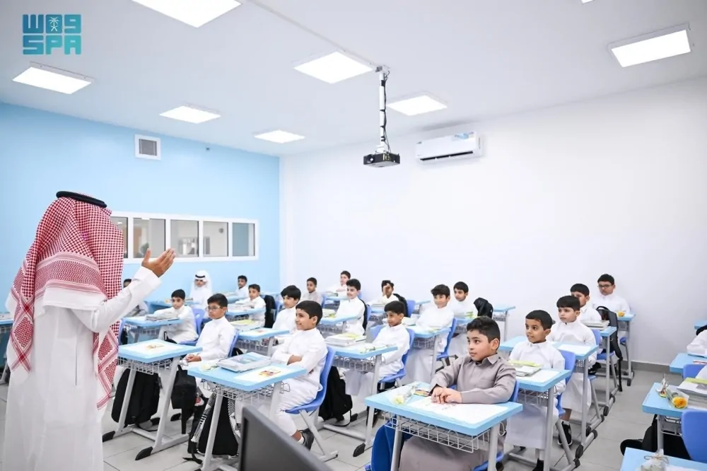 مكة تخطو نحو المستقبل: تعزيز القيم في 2496 مدرسة