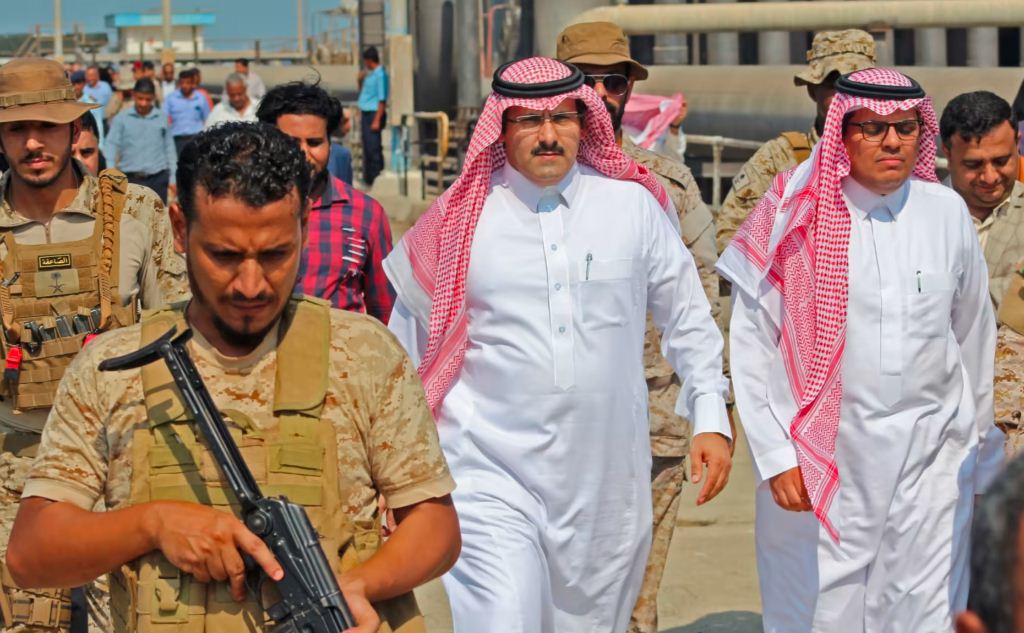أزمة مالية بين البنك المركزي وحكومة عدن بعد تباين أموال المانحين: السفير السعودي يتدخل لحل الأزمة