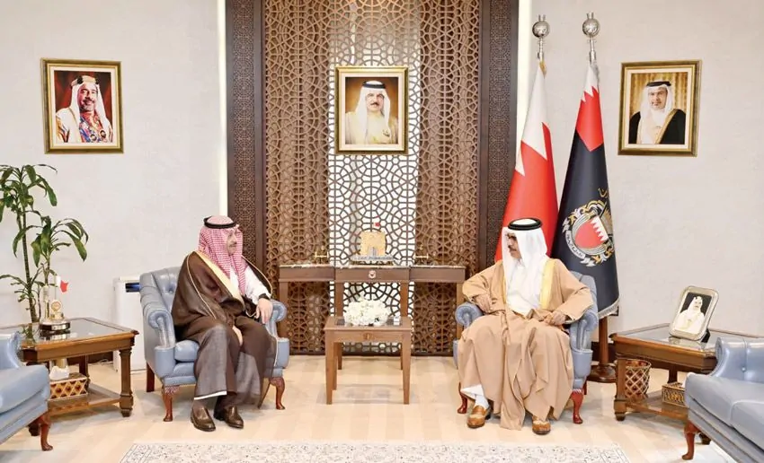 وزير الداخلية يبحث مع السفير السعودي تعزيز التعاون والتنسيق الأمني