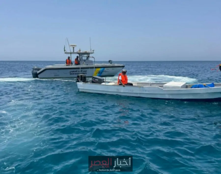 حرس الحدود بجدة ينجح في إنقاذ مواطنين علقوا في بحر جدة بعد تعطل واسطتهما