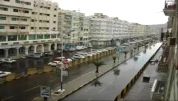عاجل: أمطار غزيرة تضرب العاصمة عدن – تحديثات محلية