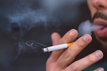 تحذير: التدخين في مناطق الطهي قد يُكلفك غرامة تصل إلى 5000 ريال في اليمن!
