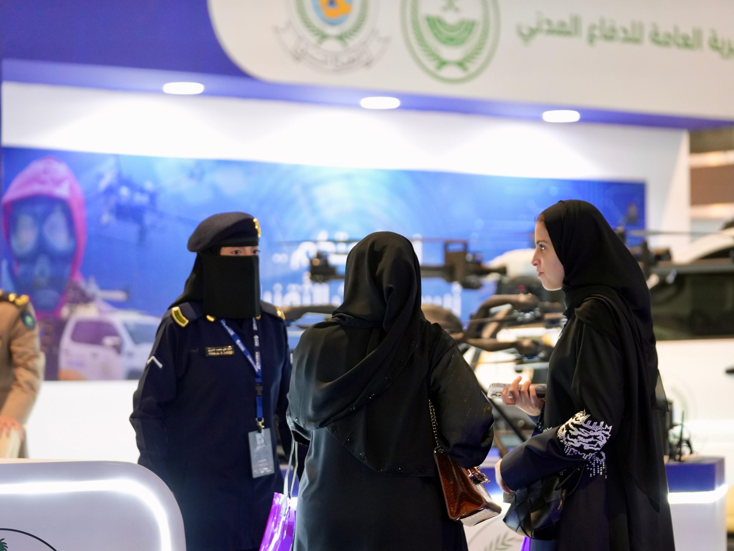 الدفاع المدني يشارك في المعرض السعودي للدرون 2025 في الرياض