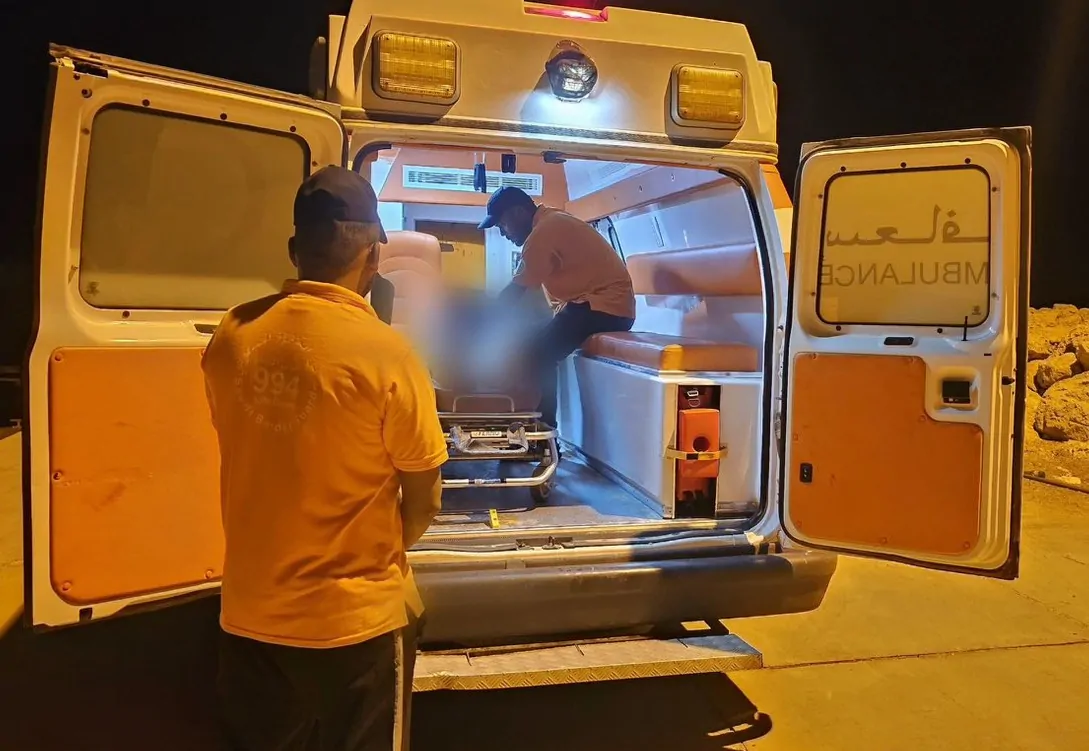 حرس الحدود السعودي ينقذ مواطناً تعرض لوعكة صحية في عرض البحر بجازان