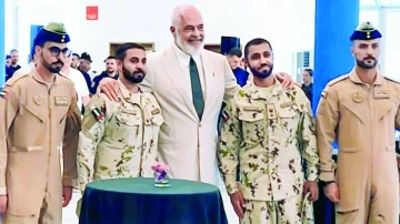 فريق الإنقاذ الإماراتي ينهي مهمته الناجحة في مكافحة حرائق غابات ألبانيا