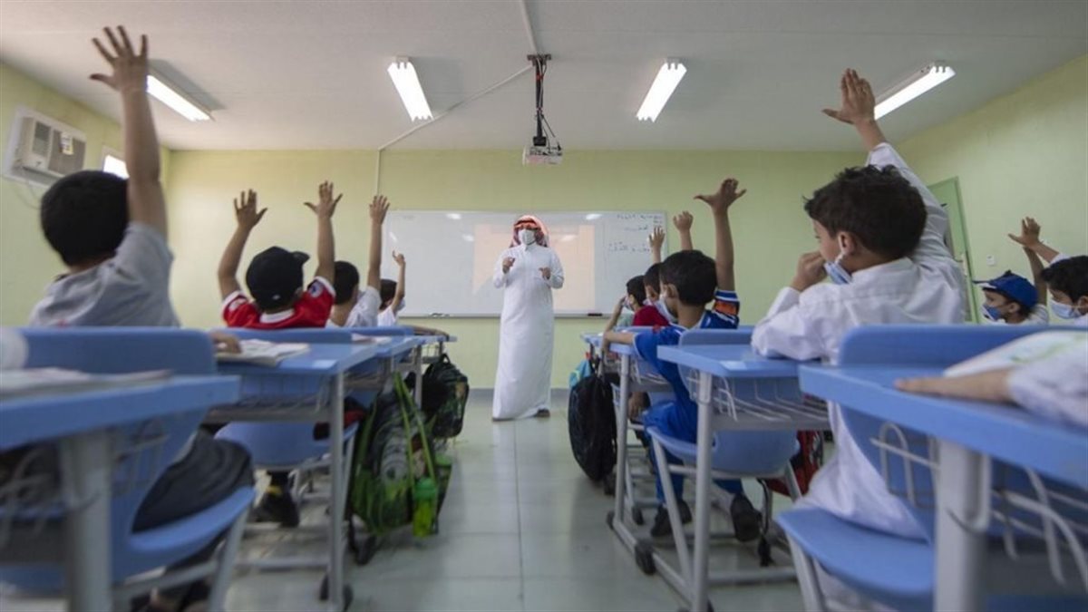 فرصة عمل مميزة: تفاصيل التقديم لوظيفة مساعد معلم جدارات في السعودية براتب 5 آلاف ريال