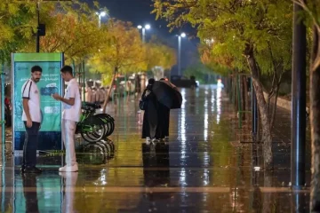 تحذير من أحوال جوية متقلبة: أمطار رعدية وأتربة وضباب تضرب 7 مناطق السبت