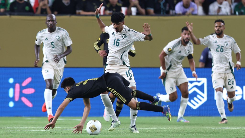 منتخب السعودية يواجه قلقًا جديدًا بسبب إصابة خلال معسكر التشيك