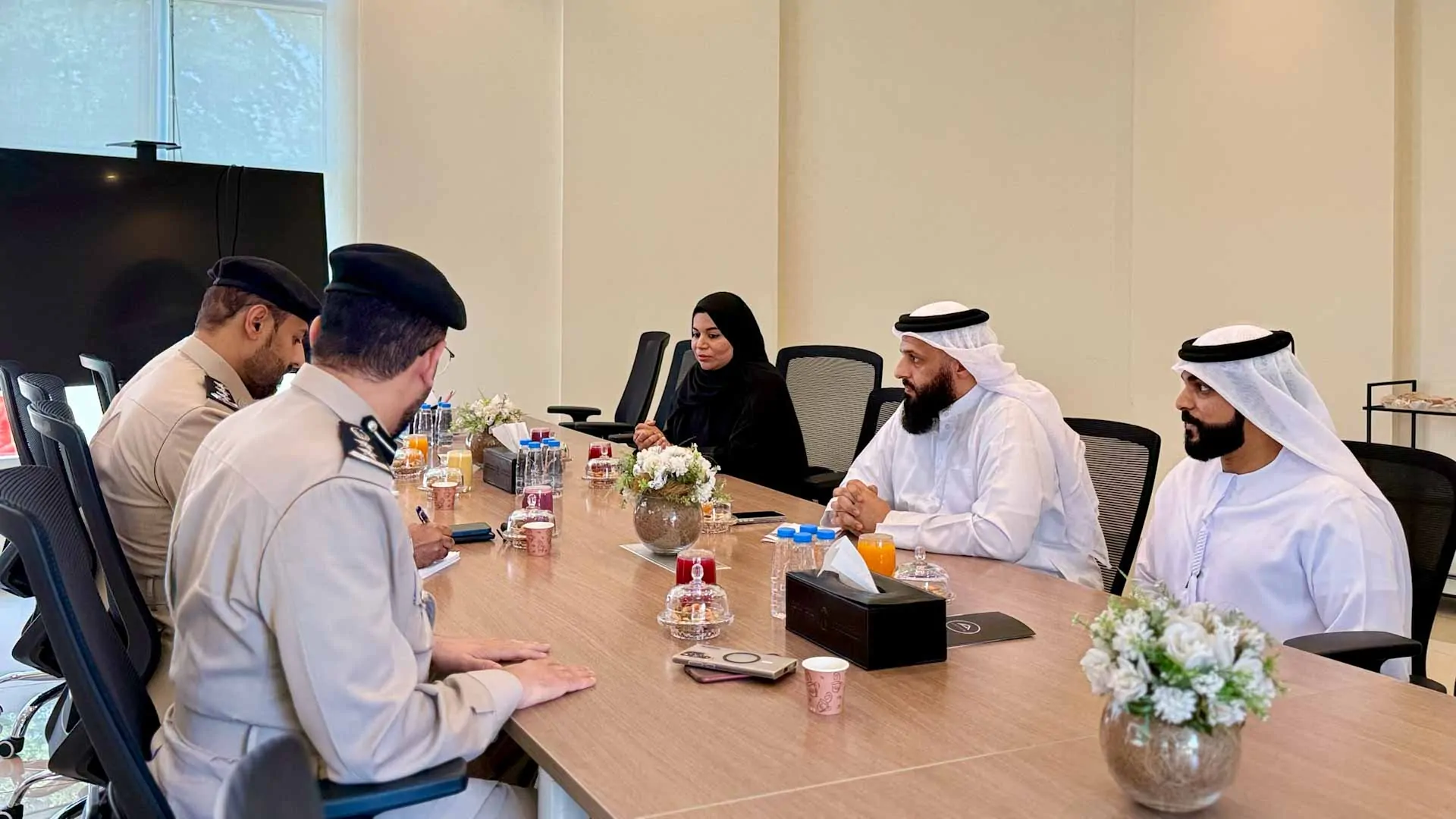 شراكة مثمرة بين اجتماعية شرطة الشارقة: حلول مبتكرة لضمان مجتمع آمن