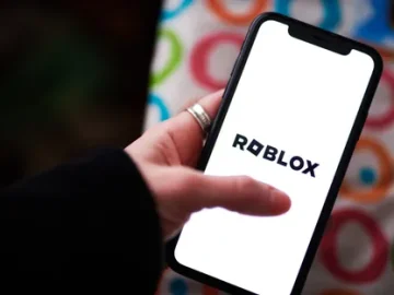 السعودية والإمارات تفرض حظرًا على محادثات لعبة Roblox لحماية الأطفال