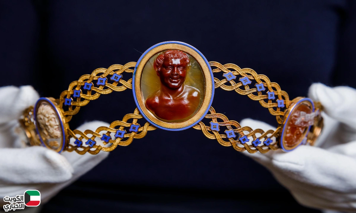 عاجل الآن.. سرقة متحف اللوفر مجوهرات نابليون بونابرت تختفي في حادث غامض بباريس