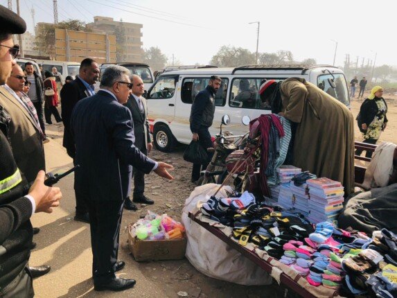 محافظ الدقهلية يُفاجئ موقف سيارات جديلة بالمنصورة ويحذر من تقسيم الخطوط